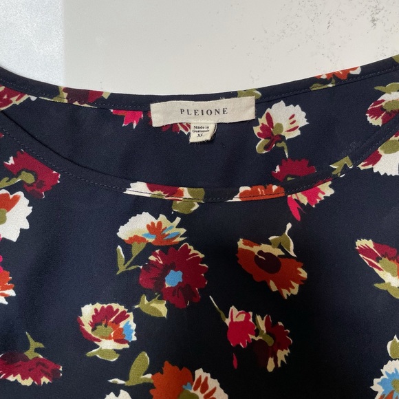 Pleione Nordstrom Rack Navy Floral Blouse - Picture 2 of 5